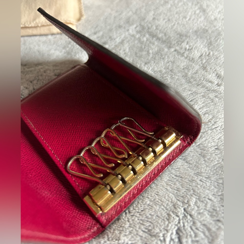 Louis Vuitton 6 Key Holder - Picture 5 of 16